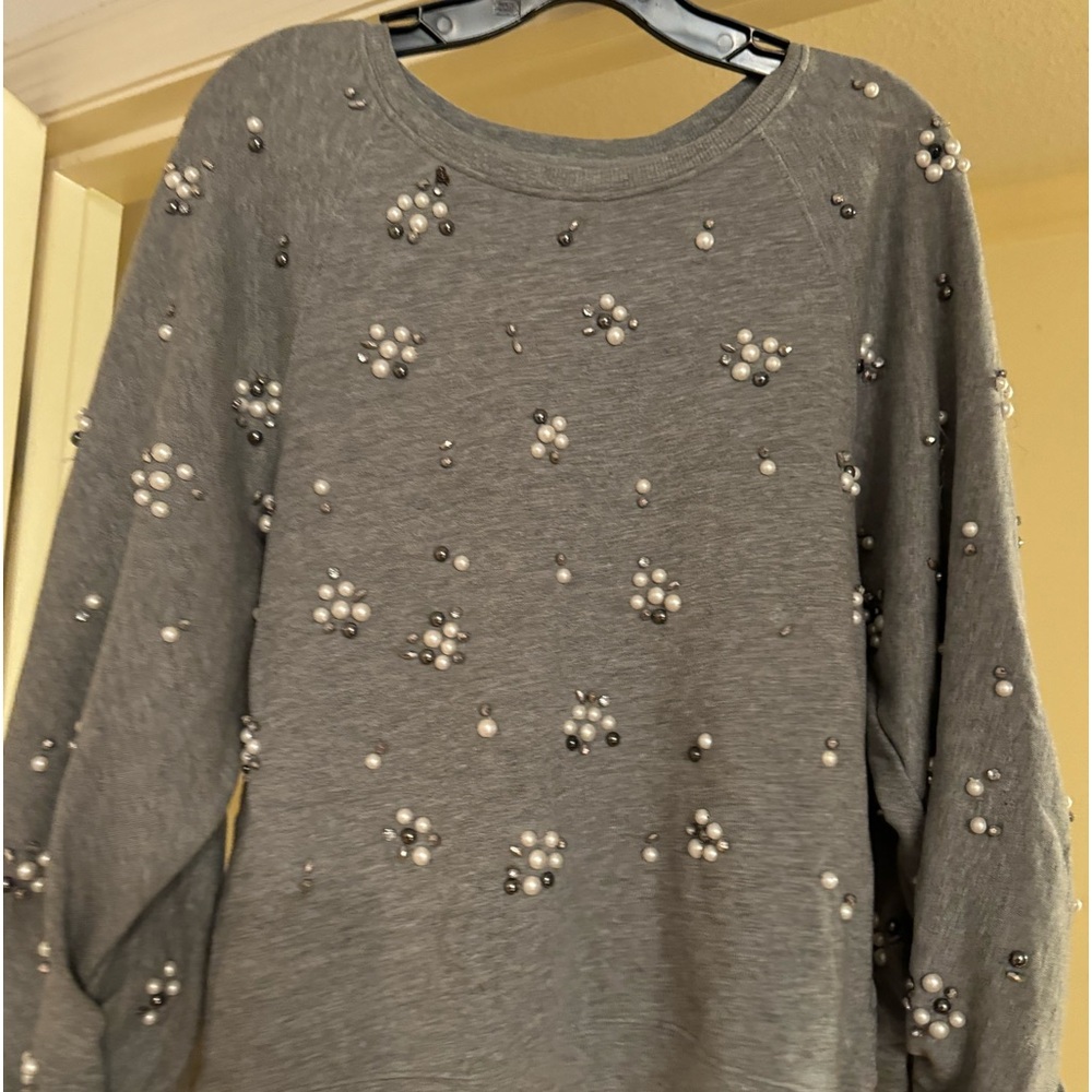 Pearl beaded sweatshirt